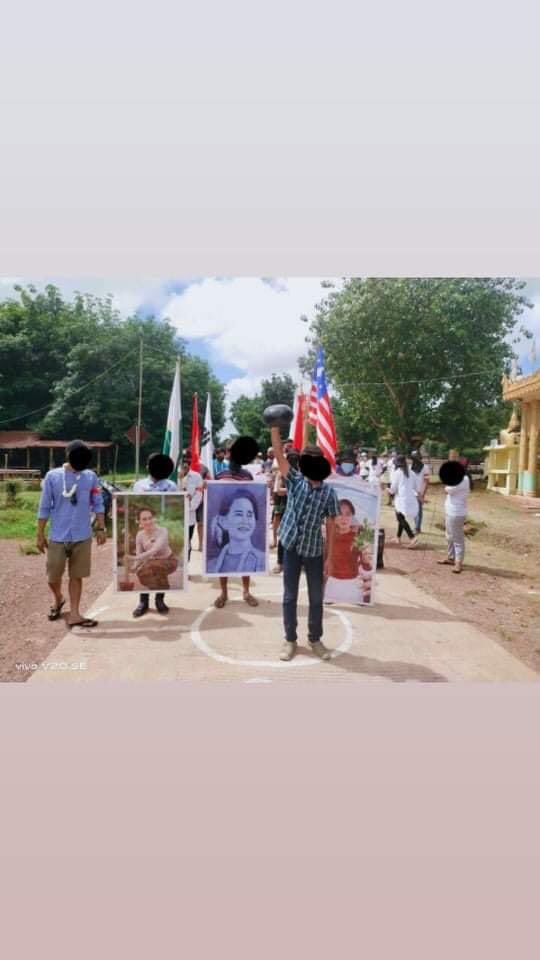 Youths from #Mainmachaw, #KyetYetDwin, #PyinKyaung villages #LaungLone tsp gathered to celebrate "Mother Su" birthday on June 19 evening. 

FREEDOM FROM FEAR 
#WhatsHappeningInMyanmar
#June19Coup
#76FlowerStrike