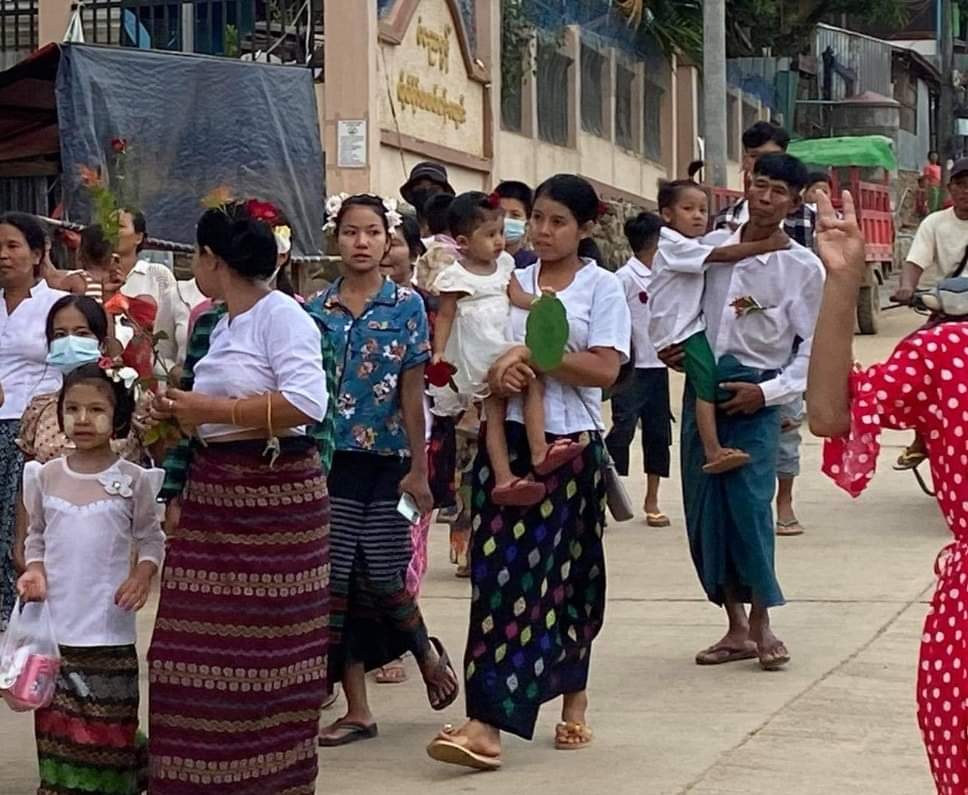 Abolishing Dictatorship Evening Strike in Sai Taung Village , HpaKant  , Kachin State.

#WhatsHappeningInMyanmar
#June19Coup
#76FlowerStrike