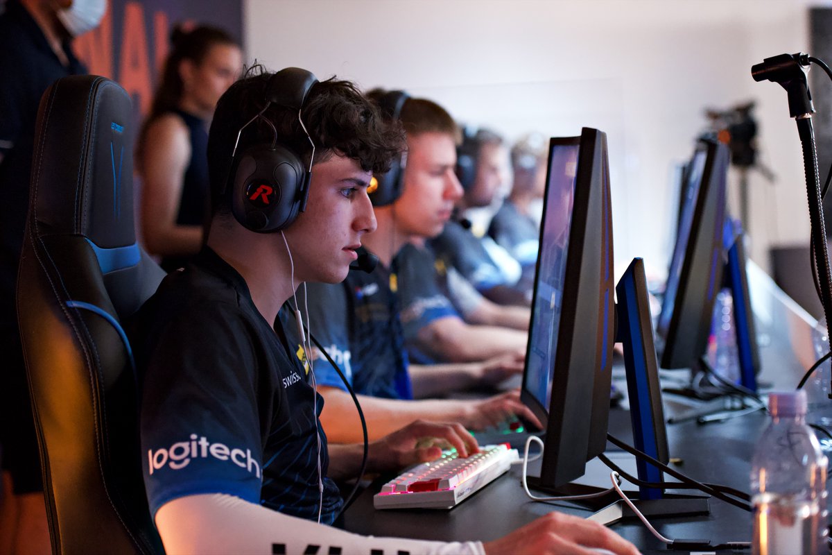 👉<a href="/mYinsanityCH/">mYinsanity</a> now leads 3:2 in round 2 of the best of three against <a href="/noeticGG/">noetic</a>, who lead the series still! 

➡️ twitch.tv/swissesportsle… 

#RainbowSixSiege #SELGrandFinals #SELSpringSeason2021 by <a href="/brack/">BRACK.CH</a>