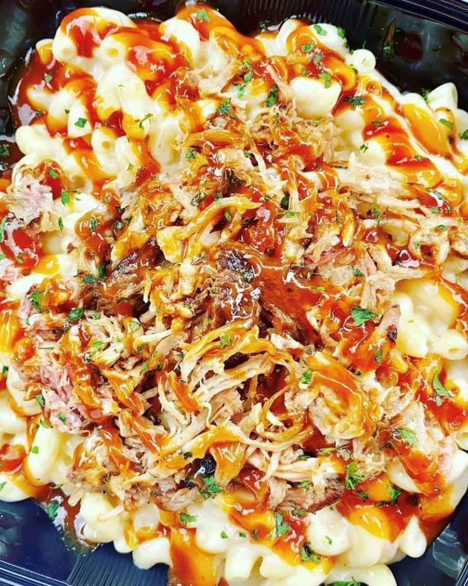 TallyMacShack's tweet photo. Not sure what's going on lately with #TallahasseesTasteBuds, but you all have been CRUSHING our Buffalo Chicken mac, BBQ Pulled Pork mac &amp; that low-key staff favorite Blackend Shrimp mac!

If you're curious about these #MacMakeUps, here's the deets (in order of their pics):

(1) https://t.co/uZTguTlqYs
