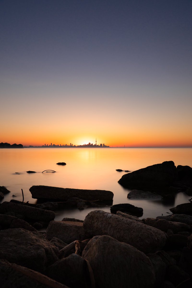 TheReal4kOj's tweet photo. Caught my first #Toronto Sunrise. Such a cool experience thanks to @photopills 🔥 https://t.co/Sb7ZCyO9zw