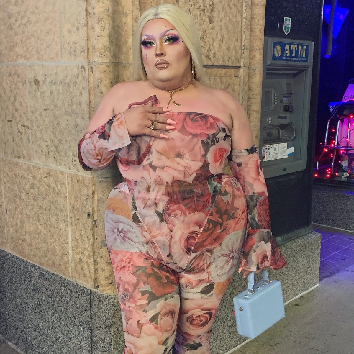ValentineAddams's tweet photo. Como la flor 
My vato takes care of me!
#valentineaddams #queen #drag #pride #queer #latinx #mexicana #thicc #comolaflor #perra #plussizefashion #plussize #thiccthicc https://t.co/Yhpdr32COv