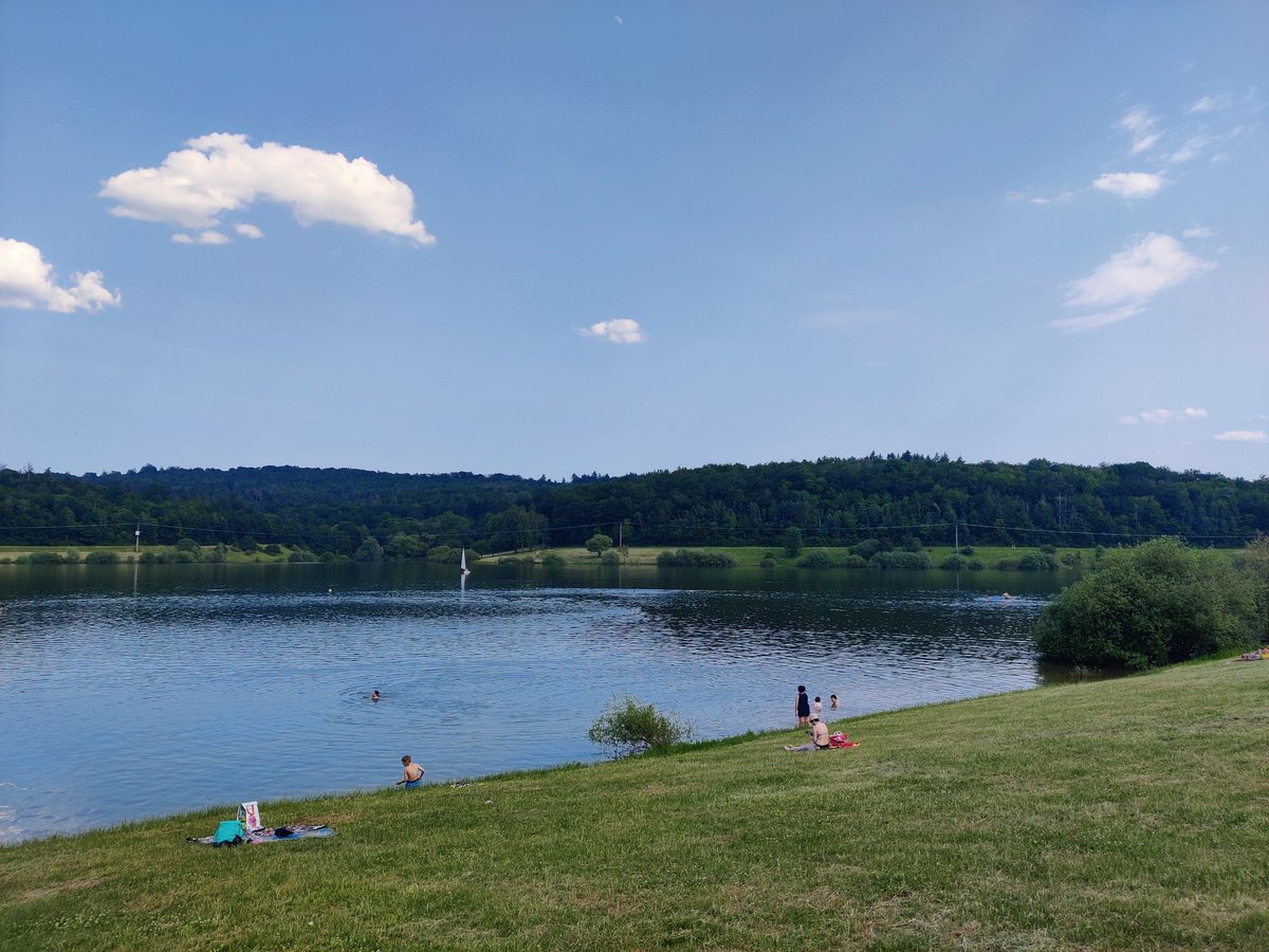 VenaturaWochs's tweet photo. This was fun yesterday. I am happy that i investigated a bit more money in my sup because it was worth it. Its a completely different feeling to the old one. So better buy something good for a bit more money. Its worth the fun.
#SUP #ISUP #lake #Paddeling https://t.co/1cvx3gIgi1