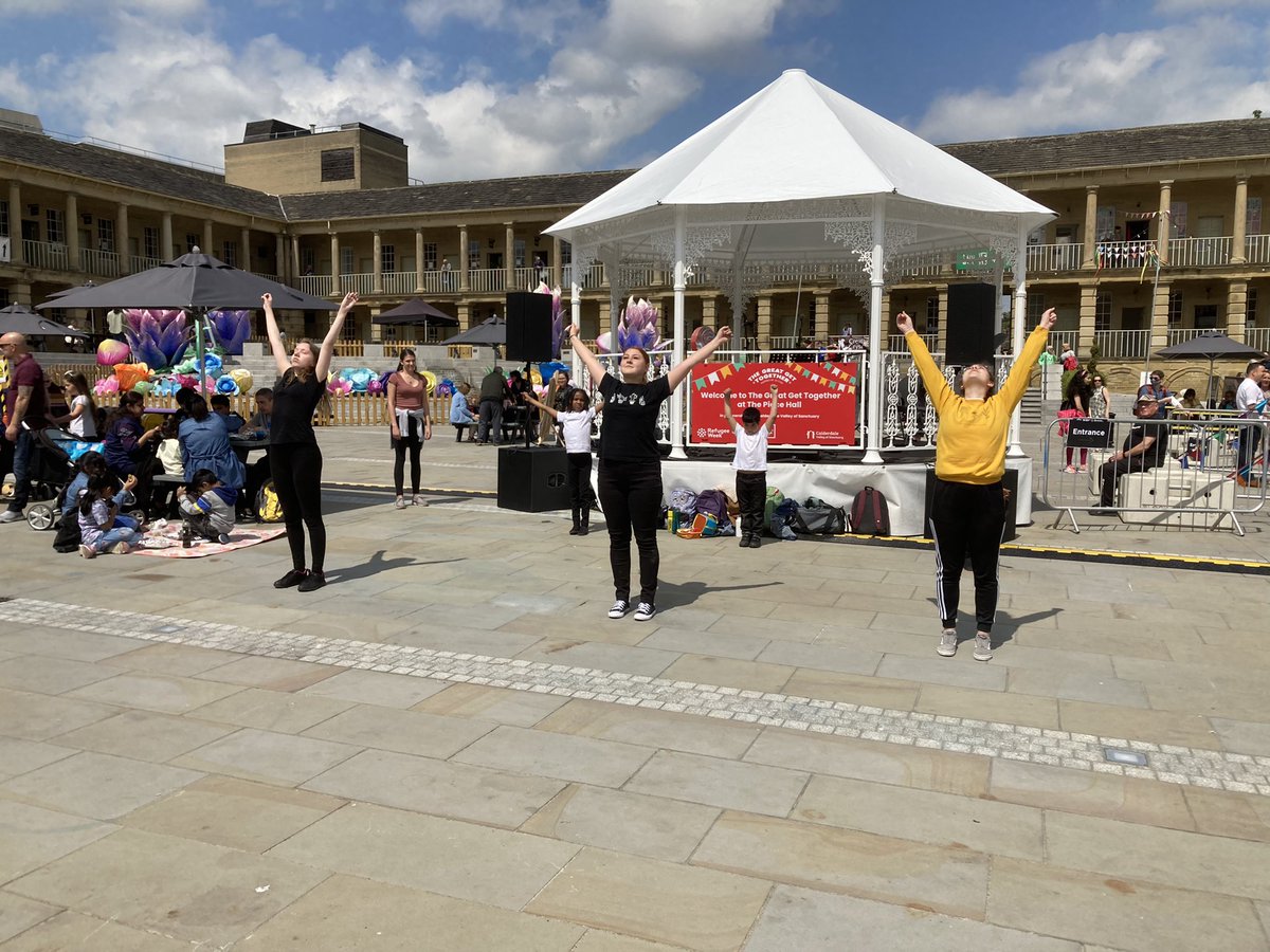infostaugs's tweet photo. Wow - what a wonderful day! Congratulations to @CalderdaleVoS and @ThePieceHall for organising it all. The sense of togetherness was deeply heartwarming. What a wonderful Valley we are lucky to live in, wherever we come from #RefugeeWeek #GreatGetTogether https://t.co/6gteT322mK