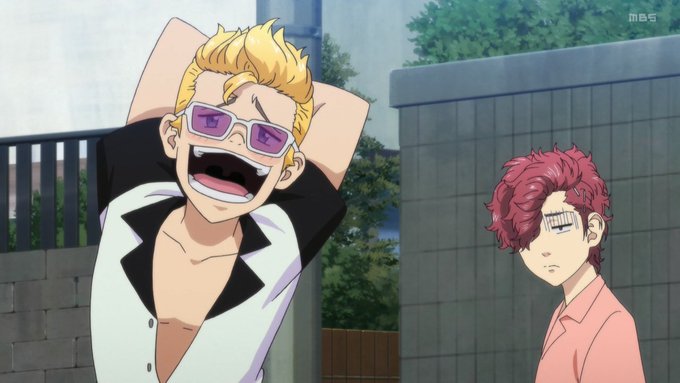 無事ドラケンくんも助かりすっかり受かれてるタケミチくんですがまだまだロクでもない事になりそうですドラケンくんが助かり人のいないところでこっそり泣くマイキーくんが良いですねいよいよ大人になったヒナちゃんが出てくるのでしょうか#toman_anime#東京リベンジャーズ 