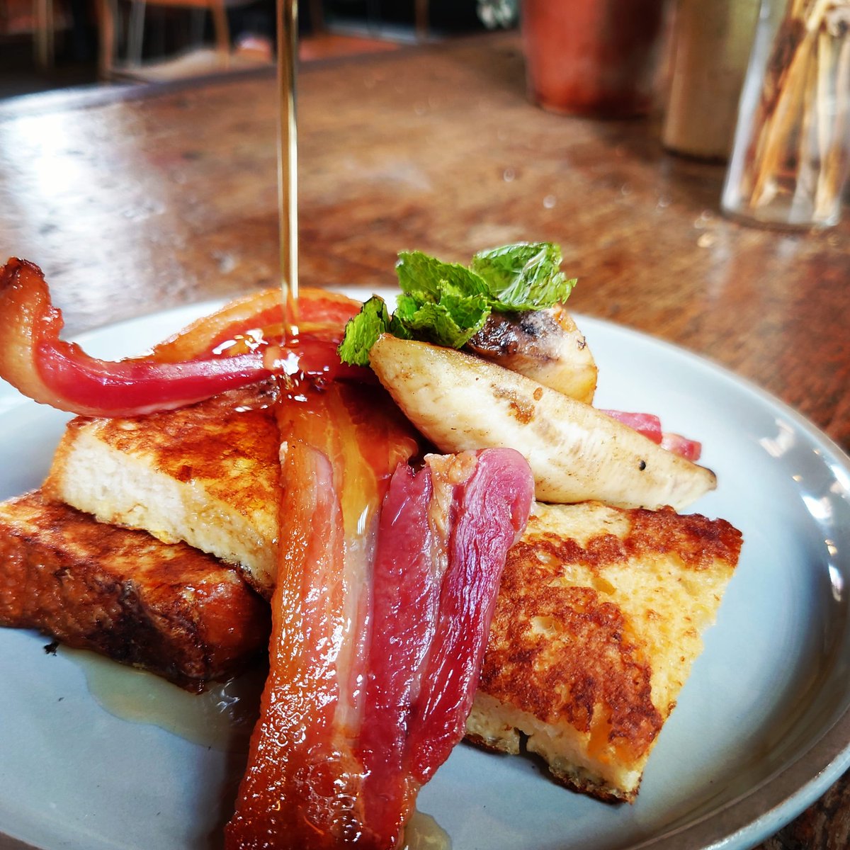 Aren't you happy I'm back brunching?! 😜 I am! 

I'm just mad it was only one piece of toast cut in half...wtf...I'm greedy!!

📸 French toast with caramelized banana, crispy smoked bacon &amp; maple syrup.... 

#diaryofahangrywoman #eatsheffield
instagram.com/p/CQT4bU4Dg2_/…