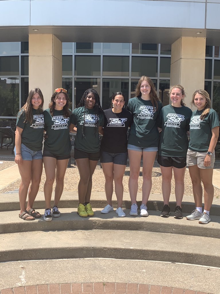 Miners_WBB's tweet photo. It was awesome to have our entire freshmen class on campus today for the Miner Welcome Bash! Thank you @MissouriSandT for getting them acclimated today! We are so excited for the fall! 

#GoalMine #KeepDigging https://t.co/BrFFWS4jGg