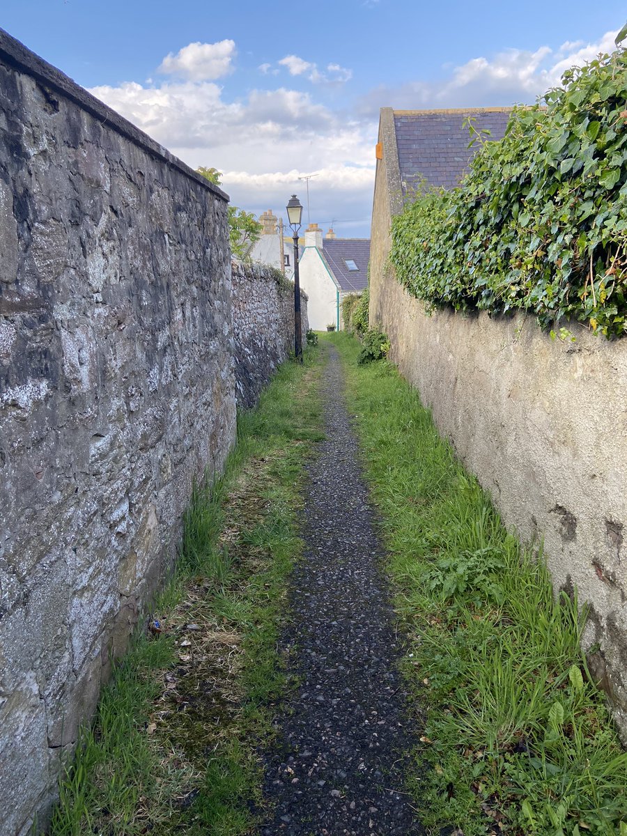 Beathhigh's tweet image. Heading home from the pub through the Saturday evening throng…