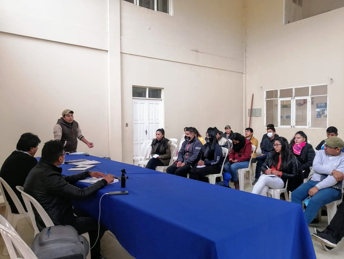 evoespueblo's tweet photo. En reunión con las y los dirigentes nacionales de las Juventudes del MAS-IPSP analizamos la coyuntura política y social del país y debatimos acerca de nuestro rol.
Nuestros jóvenes están comprometidos con la Patria. https://t.co/0RaUcG5Ad1