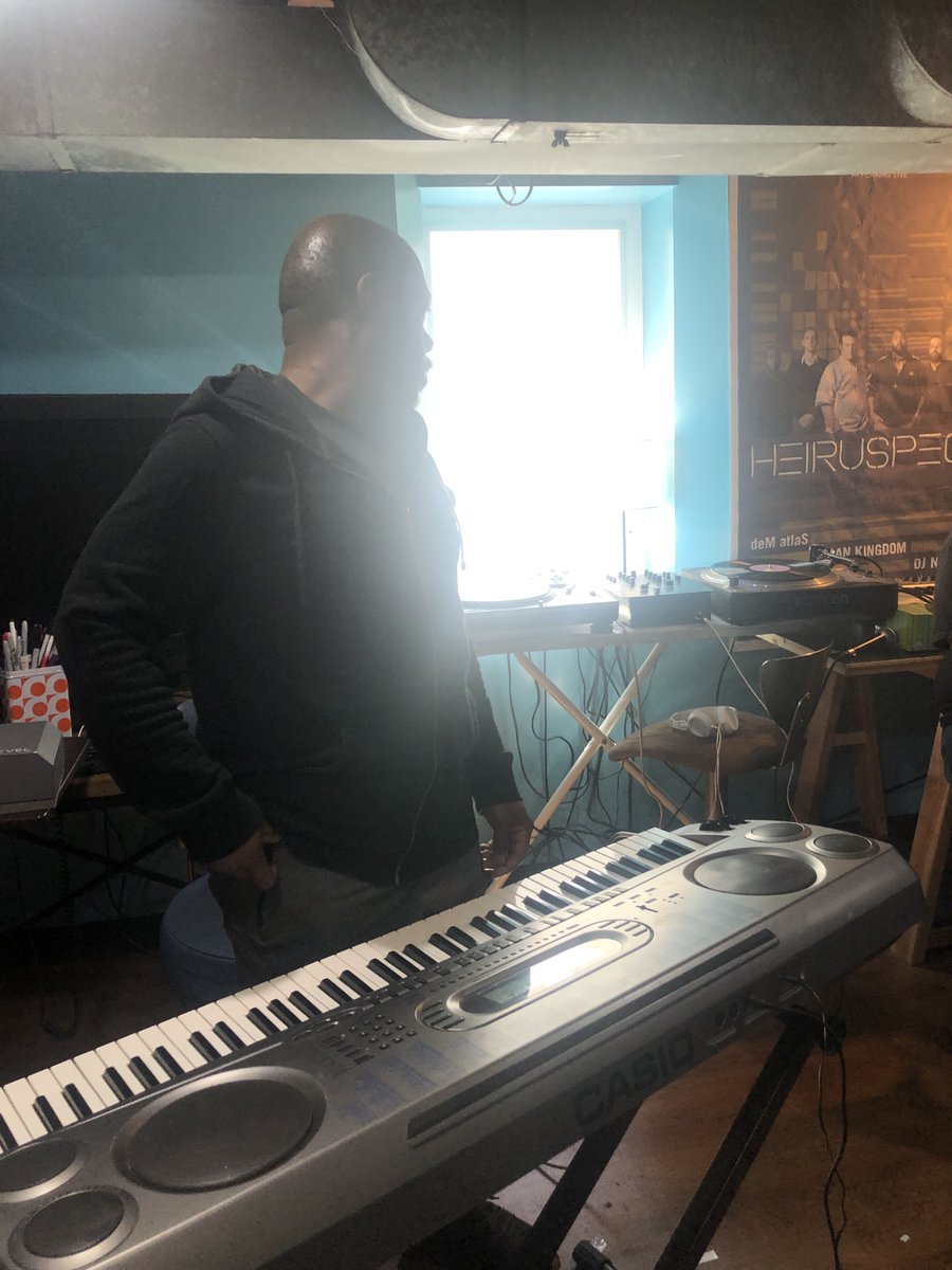 Heiruspecs tweet media