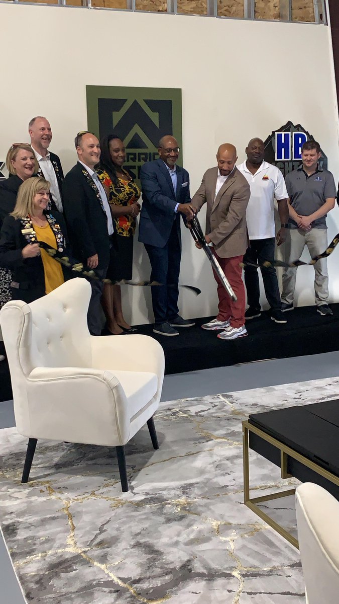 haightbey's tweet photo. In honor of Juneteenth @haightbey in partnership with the Utah Black Chamber is proud the announce the opening of "Our Space" an incubator space for veteran and minority entrepreneurs to grow and develop their businesses in the state of Utah.
#blackownedbusiness #juneteenth https://t.co/A5RPjlDkk1