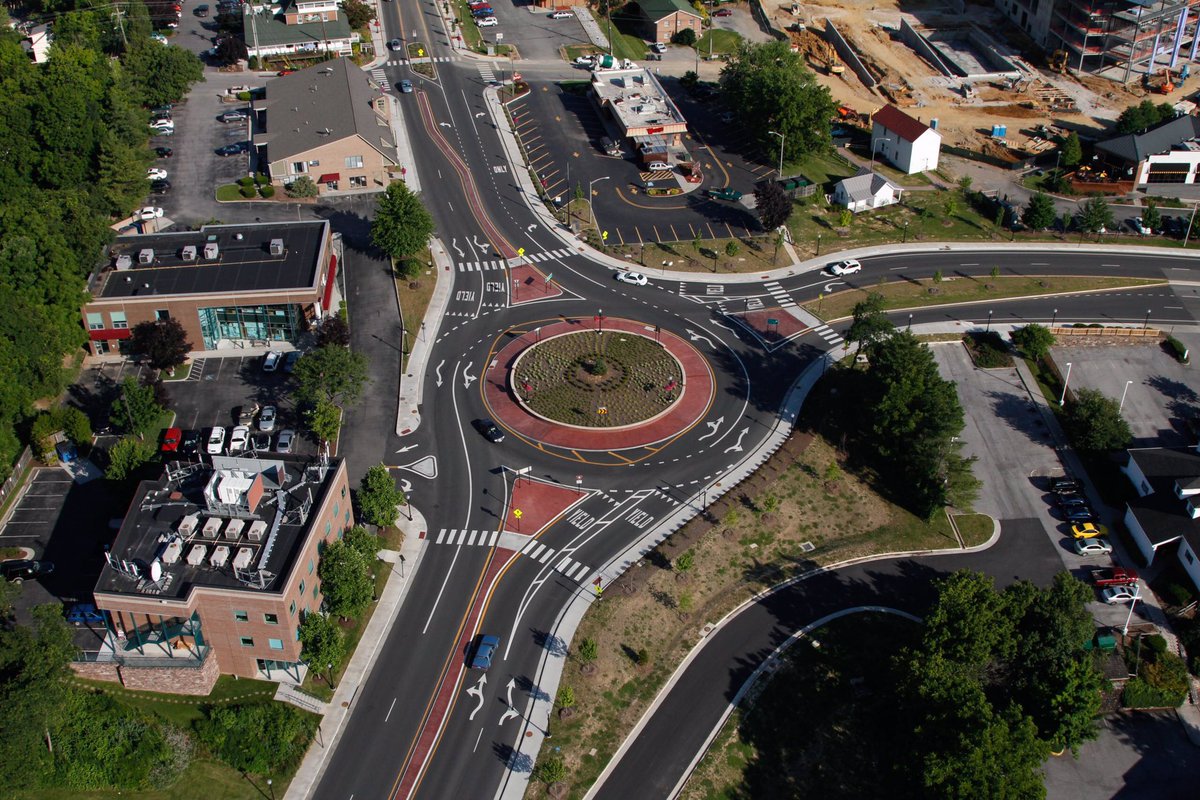 OnionVT's tweet image. Every Driver In North Main Roundabout Just Winging It