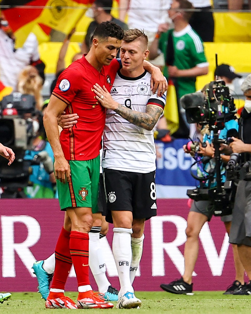 🤝 Viejos amigos.
🇩🇪 <a href="/ToniKroos/">Toni Kroos</a>
🇵🇹 <a href="/Cristiano/">Cristiano Ronaldo</a>
#EURO2020 | #GER | #POR