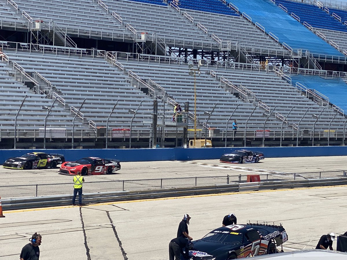 There’s lots of room for activities out there 😳 
#FathersDay100 #MillwaukeeMile