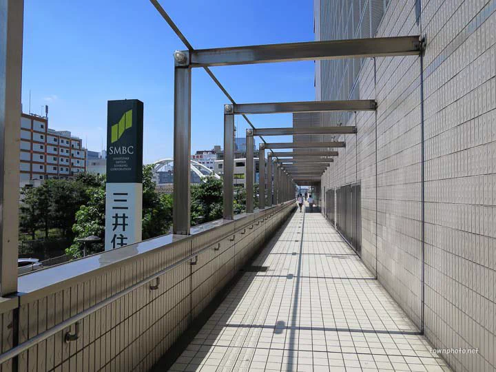 @kooooona 地元にも似たような通路あります。 