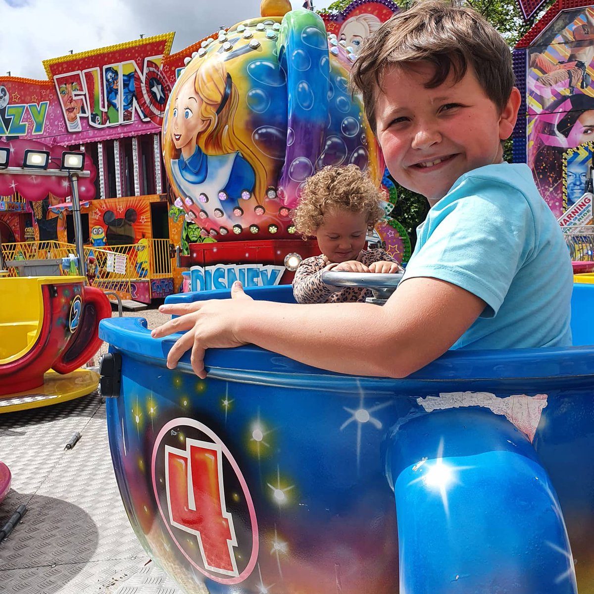 BryonyAshaw's tweet photo. The Shaws and Co left the house today to go to the local funfair! We were gifted 20 free ride tickets so naturally I had to share ๐ #Tuckersfunfairs #PRtrip
https://t.co/y3GVj7Dq9C https://t.co/LFlZJtXpqC