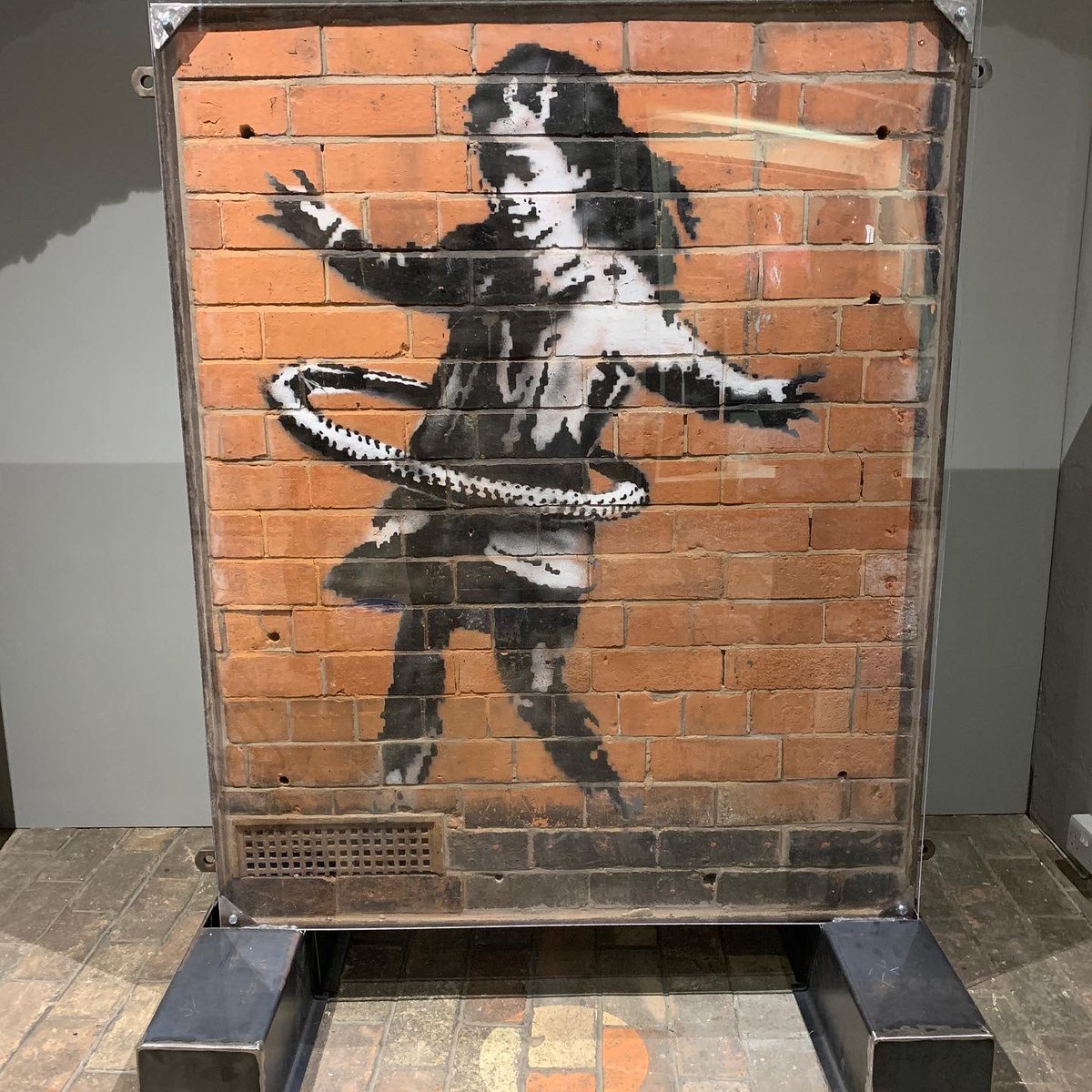 Didn’t pre-empt that coming face to face with a #Banksy would throw my thoughts into such a noisy, overwhelming swirl. #hulahoopgirl #moyeshallmuseum #suffolk #streetart