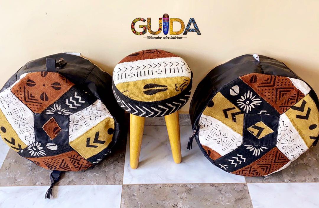 Pouff en cuir et bologan disponible à la boutique GUIDA #bogolan #pagnetissé #deco #africanprint #africandesign #africantouch #handmade #waxdesing #décorationafricaine #original #africandesign