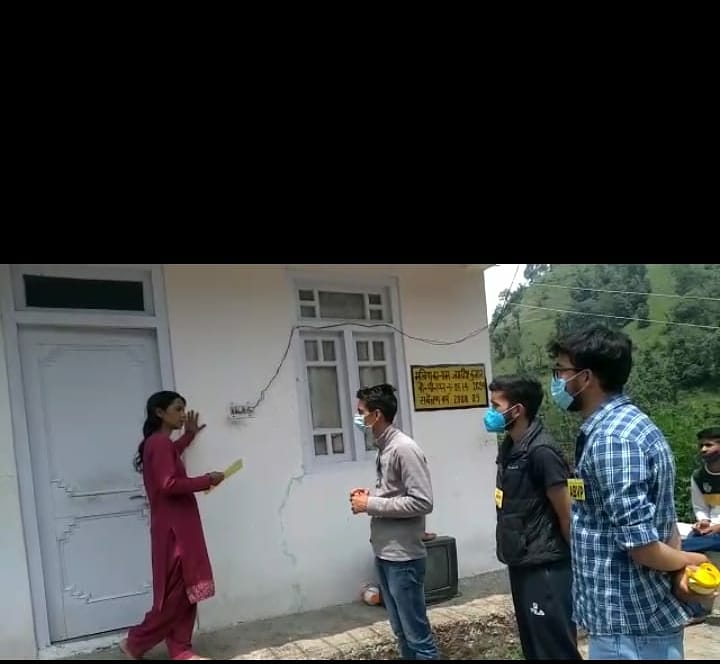 abvp4hpu's tweet photo. अखिल भारतीय विद्यार्थी परिषद हिमाचल प्रदेश विश्वविद्यालय इकाई के कार्यकर्ताओं ने आज दो टोलियाँ बना कर मिशन रक्षक अभियान के चौथे दिन शिमला के सनोग और बटोल गाँव में जाकर मास्क वितरण किया तथा लोगों से कोरोना नियमों का पालन करने का आग्रह किया |
#ABVPForSociety
#ABVPHPU https://t.co/QDXx64ozOx