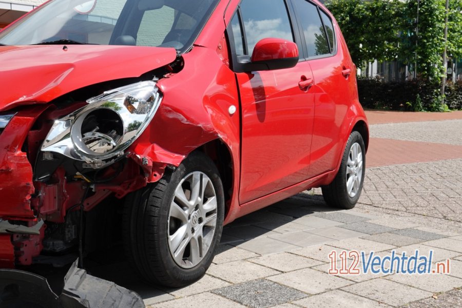 Drie auto's met flinke schade na aanrijding in #Slagharen. 112Vechtdal.