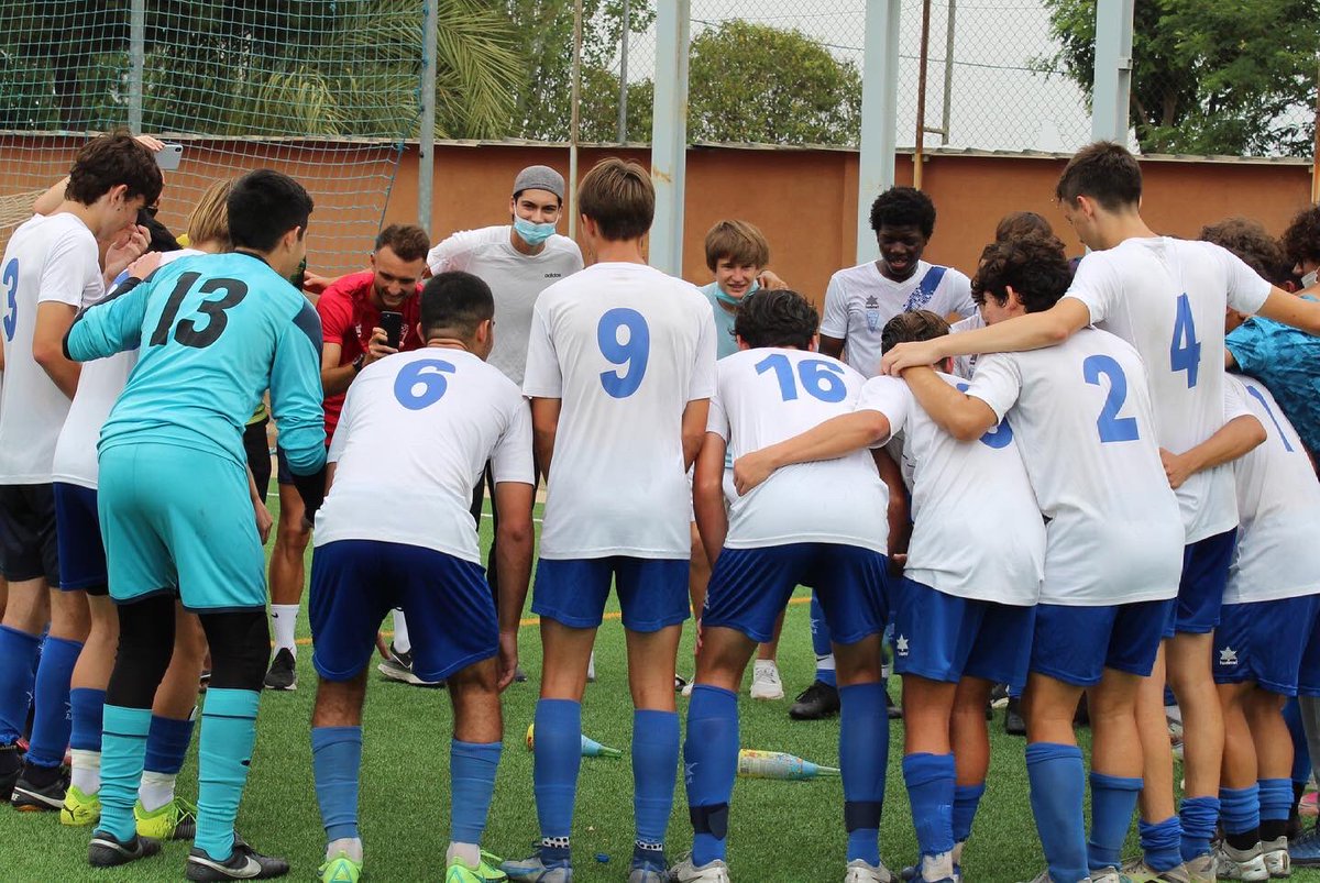 Pubillacasasof's tweet photo. 🔵⚪️ [CADETE A]

👉🏽 ¡Sí, sí y sí! Somos de preferente.

🗣 Nuestro Cadete A de proclama campeón del campeonato. 

👏🏽 ¡Enhorabuena a jugadores y staff técnico! 

#futbolbase #cepubillacasas #hospitalet https://t.co/zbNLjkHf4l