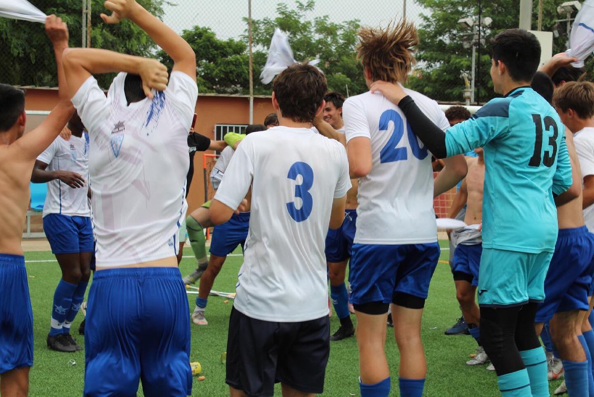 🔵⚪️ [CADETE A]

👉🏽 ¡Sí, sí y sí! Somos de preferente.

🗣 Nuestro Cadete A de proclama campeón del campeonato. 

👏🏽 ¡Enhorabuena a jugadores y staff técnico! 

#futbolbase #cepubillacasas #hospitalet