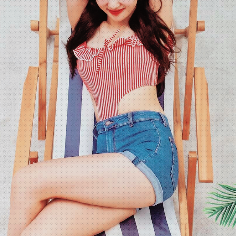 ⠀
June 19 ——— #FTSUMMERFEST is merely 30 minutes away from its official start, everyone! It is time to get your sunblock and bathing suits ready! 

If anyone needs her, Lucy will stand by the entrance of the Akemi beach as she gives some free drinks for everyone to enjoy! ☀️
⠀