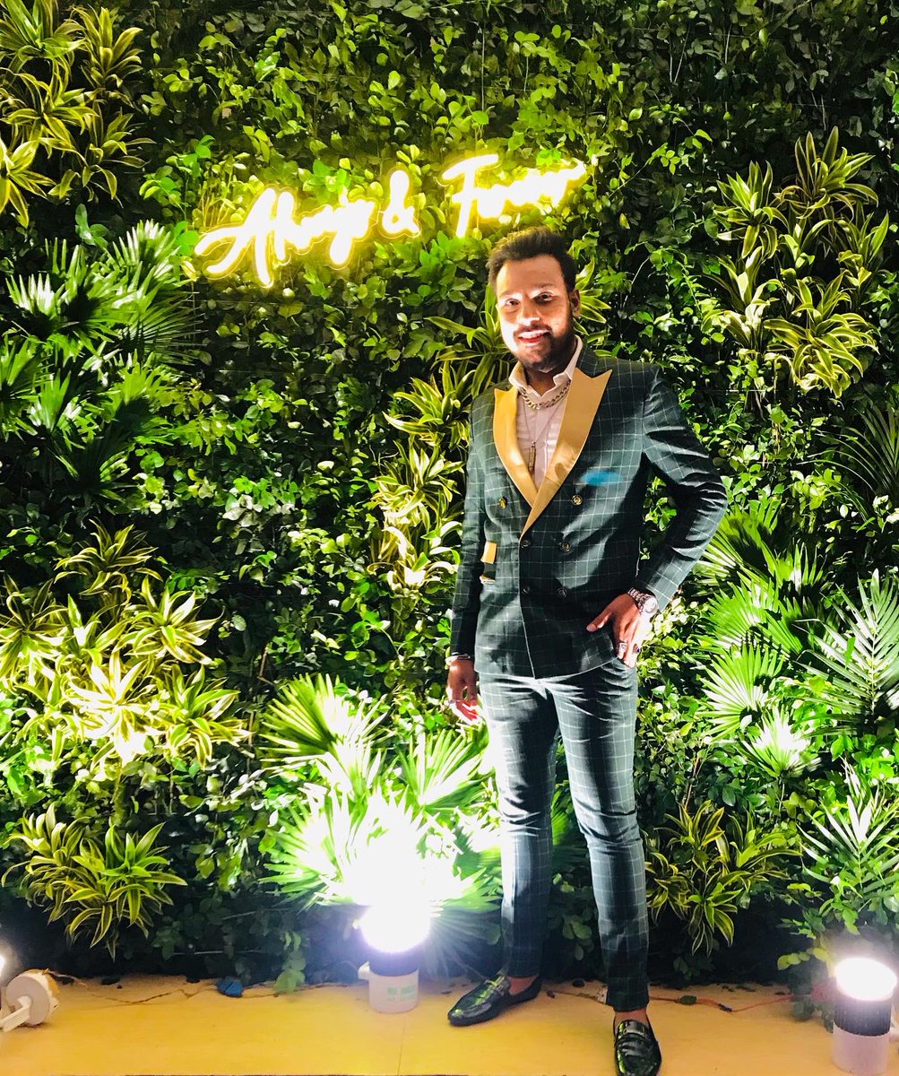 ankitshaw22's tweet photo. G.A.T.S.B.Y E.V.E.N.I.N.G 🍸
Beginning the Great Gatsby Event, Hosting the Sangeet Sandhya of Couples Who flew over skies to get hitched at city of joy.
Event by @the event factory
Wearing Thakker Brothers
#MrTalkative 🇮🇳
#TheStageMafia https://t.co/qwc2BXQxYA