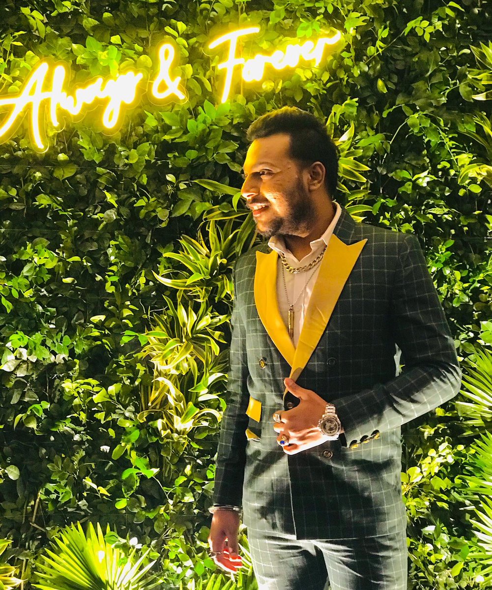 ankitshaw22's tweet photo. G.A.T.S.B.Y E.V.E.N.I.N.G 🍸
Beginning the Great Gatsby Event, Hosting the Sangeet Sandhya of Couples Who flew over skies to get hitched at city of joy.
Event by @the event factory
Wearing Thakker Brothers
#MrTalkative 🇮🇳
#TheStageMafia https://t.co/qwc2BXQxYA