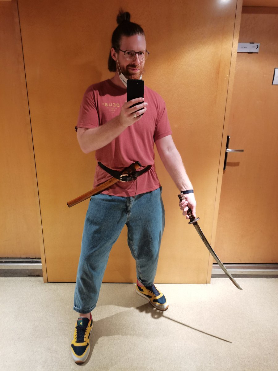 BarnabyRea's tweet photo. Here stands a man not at all excited to have been handed a Samurai sword as a propπ€₯π€₯π€₯ #methodhair #elektra @theatrecapitole https://t.co/sdOluaDa06