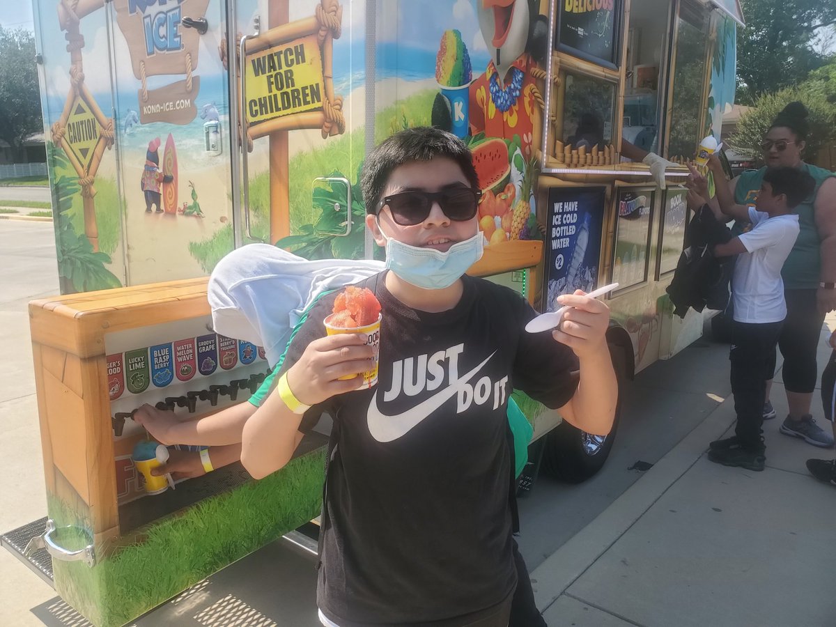 YMLA_Florence's tweet photo. Our students loved the Kona Ice! They had an awesome time at Field Day! #Ms.Baker
#Principal Puente
#Safe Environment
#Doingwhat'sbest forkids! https://t.co/XZfoxiVzxG