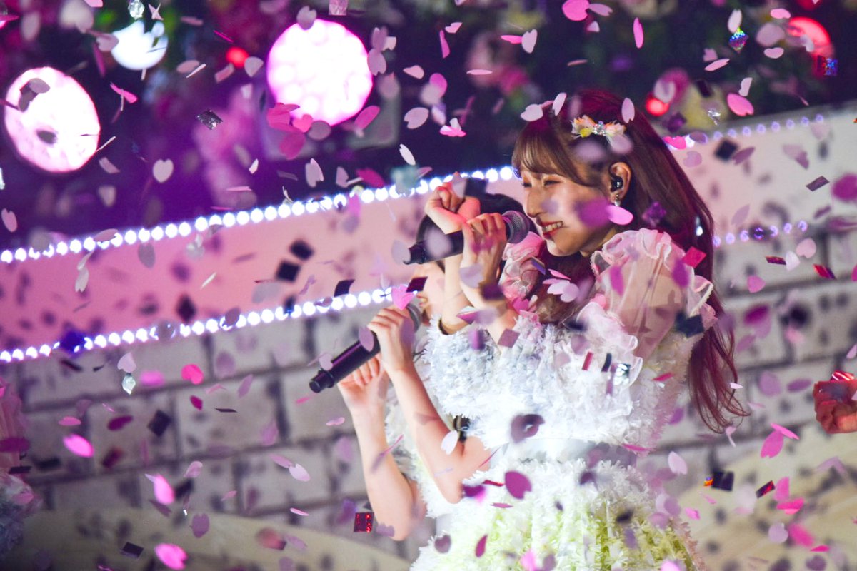 s2_saechan_s2's tweet photo. 時系列あれだけど、きらきらが降り注ぐさえちゃんもかわいいので世界に自慢します🌸💕
#HKT48 #宮脇咲良卒業コンサート #さえcamera https://t.co/0upfrXLI7E