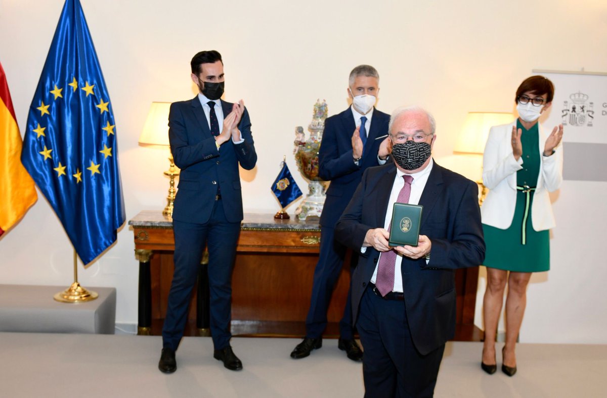 Nuestro colaborador y supervisor, Antonio Andrés Pueyo, es galardonado con la Cruz Blanca de la Orden del Mérito de la Guardia Civil por su desinteresada y relevante asesoría desde 2007 en el desarrollo del Sistema VioGén.

👏👏¡Enhorabuena Antonio! interior.gob.es/es/web/interio…