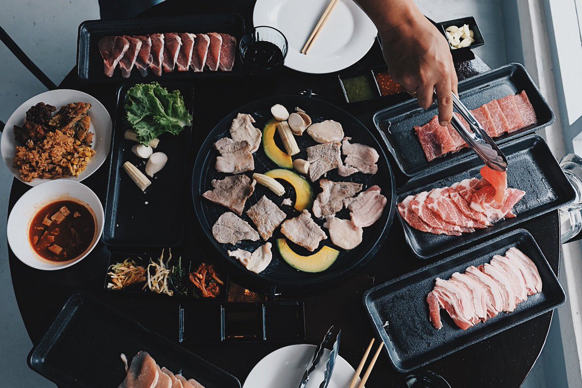chillonofficial's tweet photo. ดึกดื่นเเล้วชอบหิว! 🤤
เเอดขอเเจกร้านนี้ให้ทุกคนเลย
"Donz Japanese BBQ Buffet" 🥩
ปิ้งย่างบุฟเฟ่ต์เปิดใหม่ สไตล์ญี่ปุ่นใจกลางสุขุมวิท เริ่มต้น 199 บาท!
รีวิวฉบับเต็ม : https://t.co/piIL83Twag
.
ใส่เเมส+พกเจลล้างมือไปด้วยนะคะทุกคน 👌🏻
#ReviewChillStyle
#ChillOnline
#อร่อยบอกต่อ https://t.co/3yQewAtdXu