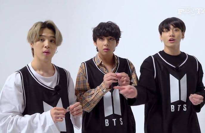 pauchimm's tweet photo. Maknae line are so precious and deserve only the best thing in this world. Give them all the love and support they deserve. The same goes to the other members. No member left behind!

JIMIN OUR LIGHT
TAEHYUNG OUR HAPPINESS
JUNGKOOK OUR COMFORT
BTS IS SEVEN https://t.co/iWEYPPy1ne