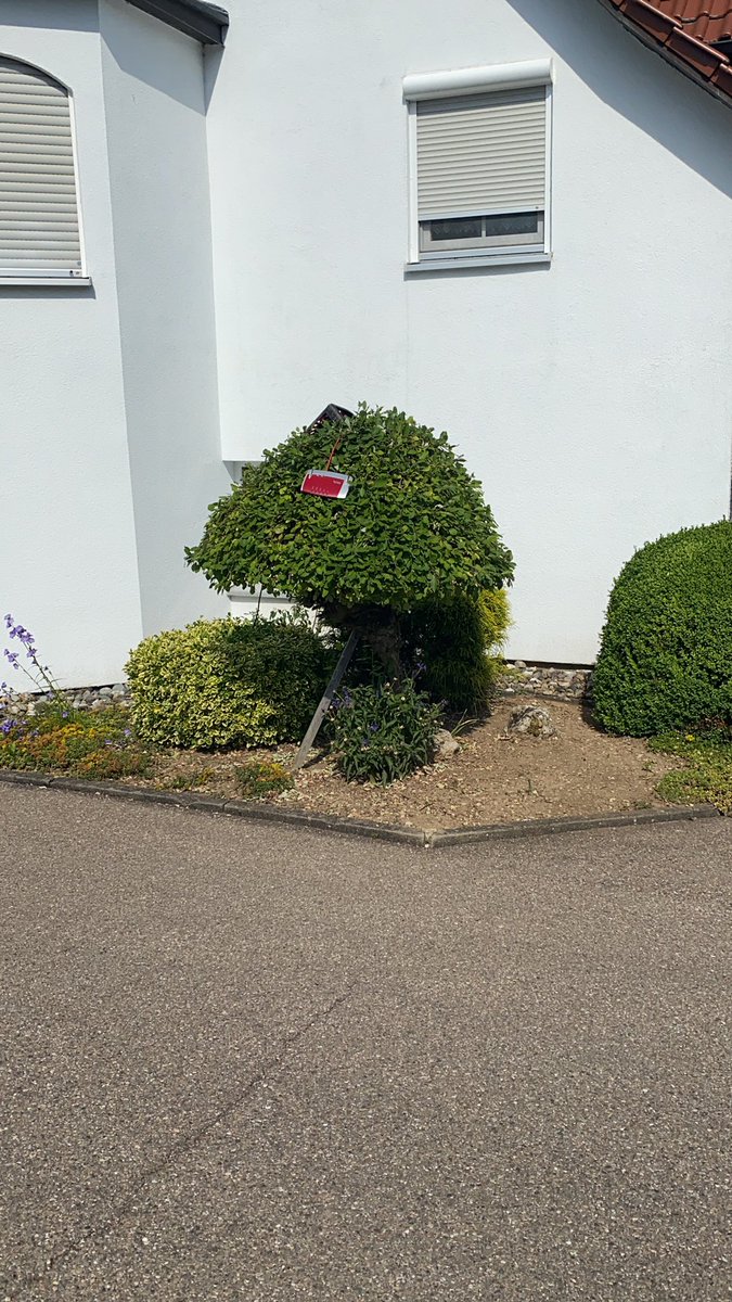 EbiMi28's tweet photo. Aufm Dorf findet man immer eine Lösung. #WlanKabel 😂 https://t.co/2mori20f29