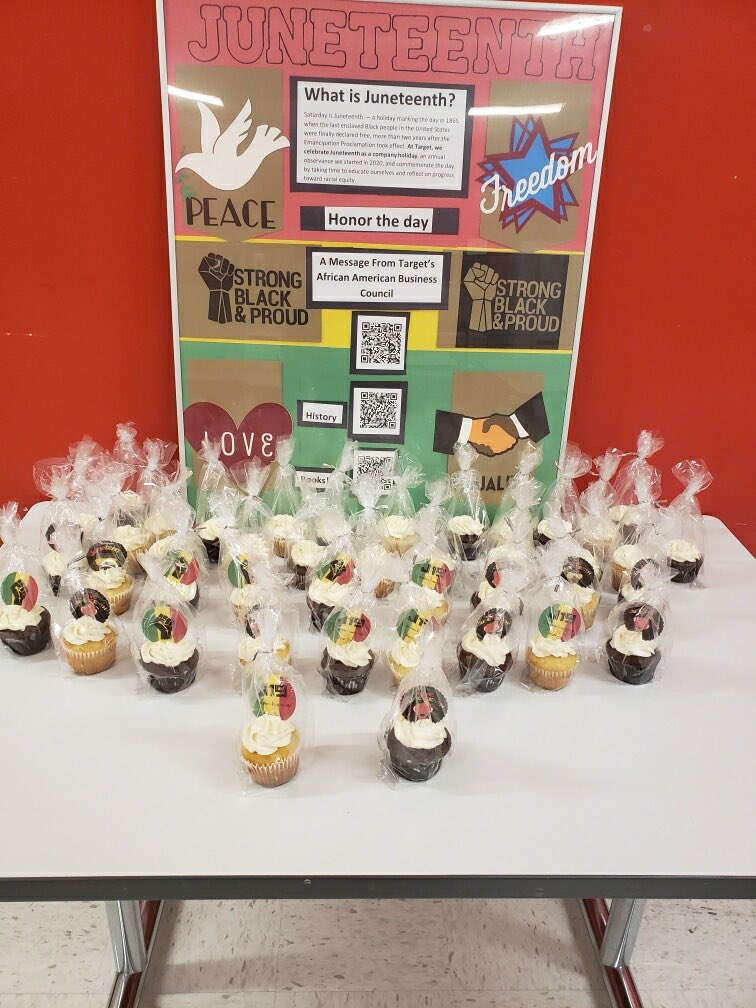DarrinTgt's tweet photo. Happy #juneteenth at Laurel! My team and I am proud to work for a company that recognizes this special day as a company holiday!
Cupcakes are by Brown Butter Cakes a local business in Laurel! Thank you for helping us celebrate today the cupcakes were delicious! 😁
#T1007 https://t.co/ThD4bgiofc