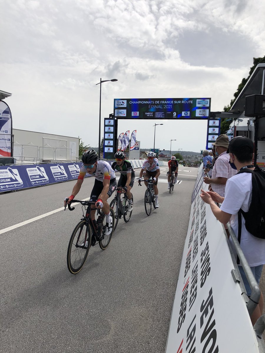 ChamberyCF's tweet photo. [Direct] 🇫🇷

@LabrosseJordan en tête de course après 3 tours !💪🏼

#UnisDansLaFormation | #AG2RCITROËNU23TEAM 🚴🏼‍♂️ https://t.co/dTvFZdgJVc