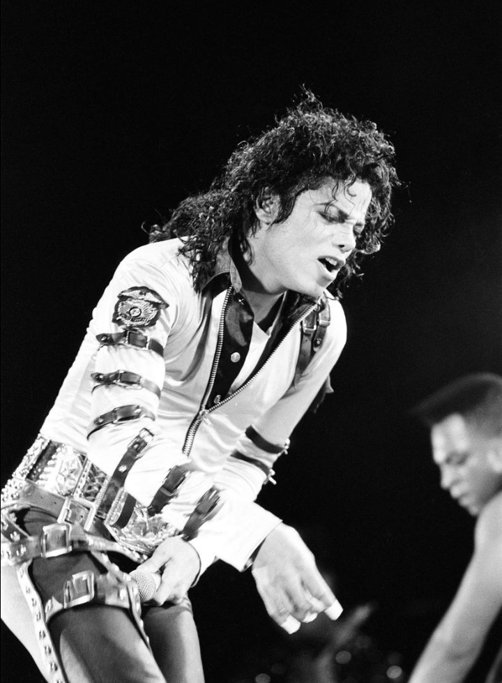 Beverly25481369's tweet photo. Amo este concierto esta foto es hermosa aquí podemos las expresiones de #MichaelJackson es único es legendario Michael Jackson es el mejor artista de todos los tiempos es único sus canciones son inspiradoras es único su música siempre está en nuestros corazones #MJForever https://t.co/KfWhSSnEeZ
