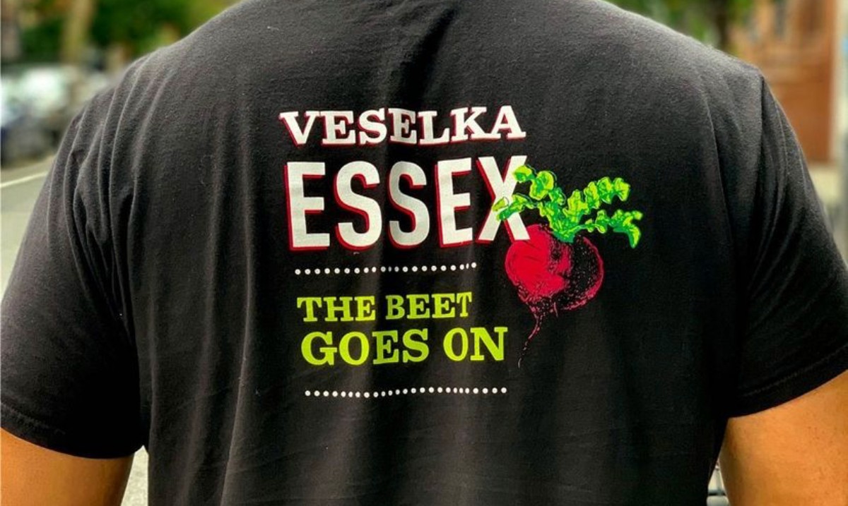 veselkanyc's tweet photo. Our LES outpost is gearing up to re-open in @TheMarketLine  - soft-launch today, June 19, Noon-8pm. Then Fridays &amp; Sat. through July, then back to our old sched. M-F., by or before August. Come say hi! 

#essexcrossing #veselkaessex #lowereastnyc #themarketline #sisterrestaurant https://t.co/92mIbYr8Ze