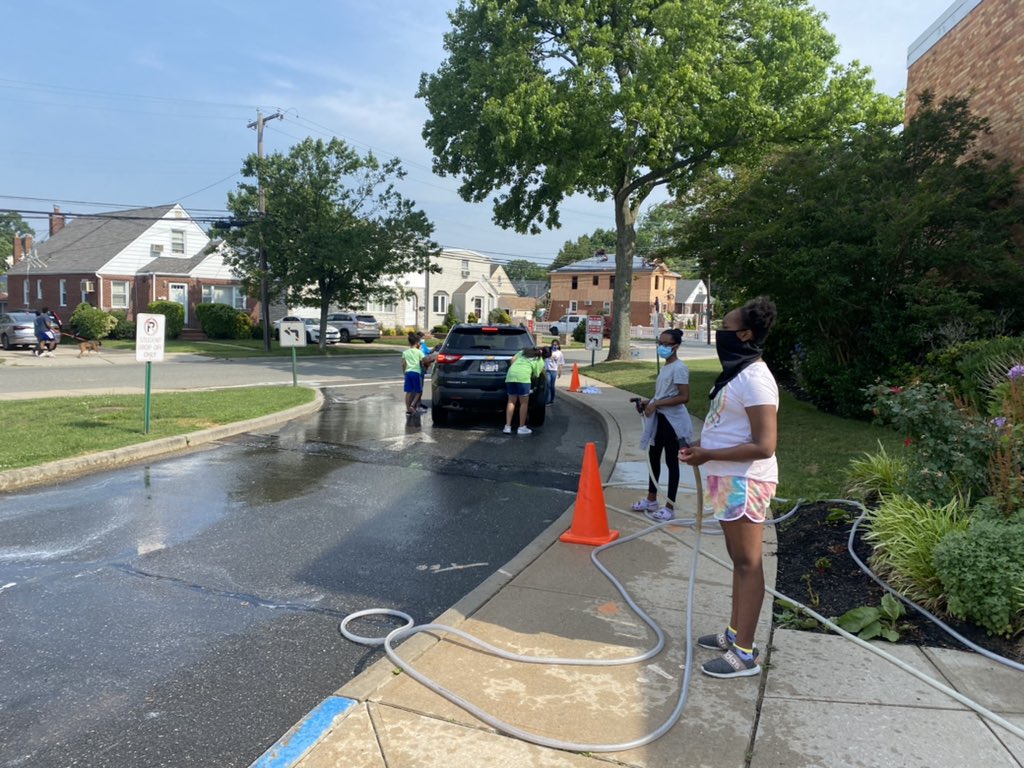 Shaw Ave. CAR WASH!! Til 12:00. Come on by. @VStream30 @PtaShaw Student council Rocks!! #ForShaw