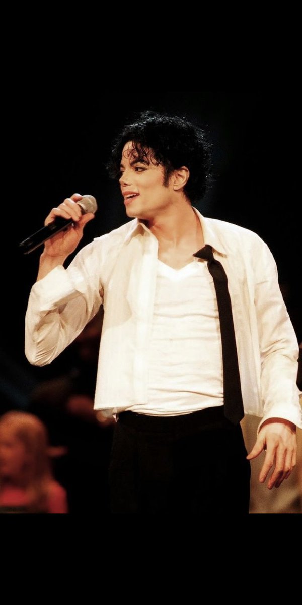 Beverly25481369's tweet photo. Amo está presentación es única es hermoso #MichaelJackson en ese momento estaba interpretando la canción de #YouAreNotAlone lo hizo con pucha pasión y sentimientos es un momento hermoso e inspirador Michael Jackson es el mejor artista de todos los tiempos es único https://t.co/3n7o7pYWn9