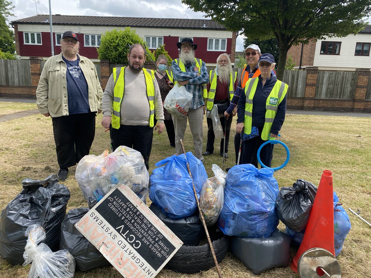 John_Macefield's tweet photo. Great litter pick today along Manby Road and Kingsbury Road. Lots of fast food wrappers, cans and cups on the verges of the main road cleared up. Haul also included a car tyre, bike tire and an old boot. #castlevale #lovewhereyoulive #cleanerbrum https://t.co/t99bv3McpD