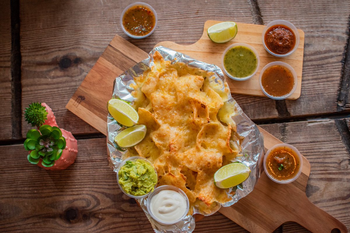 Perfect for sharing!🥰

Our delicious Nachos👌
Tortilla Chips, Guacamole🥑, Sour Cream🥛, Salsa and Jack cheese🧀 melted on top🤩

#nachos #dublin #rathmines #mexicanfood #food #cheese #guacamole #salsa #chips