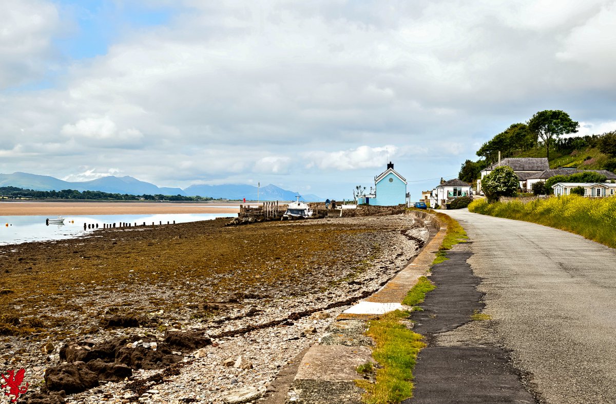 BJRoberts's tweet photo. An overcast Anglesey day by the Menai Strait, looking down the lane to the old Ferry Dock and ex-Mermaid Inn. @Ruth_ITV @kelseyredmore @ItsYourWales @AngleseyScMedia @LocalWales @northwalescom @AllThingsCymru @OurWelshLife @nwalessocial #Brynsiencyn #FerryDock #MermaidInn #Wales https://t.co/kFbxMFCQrn