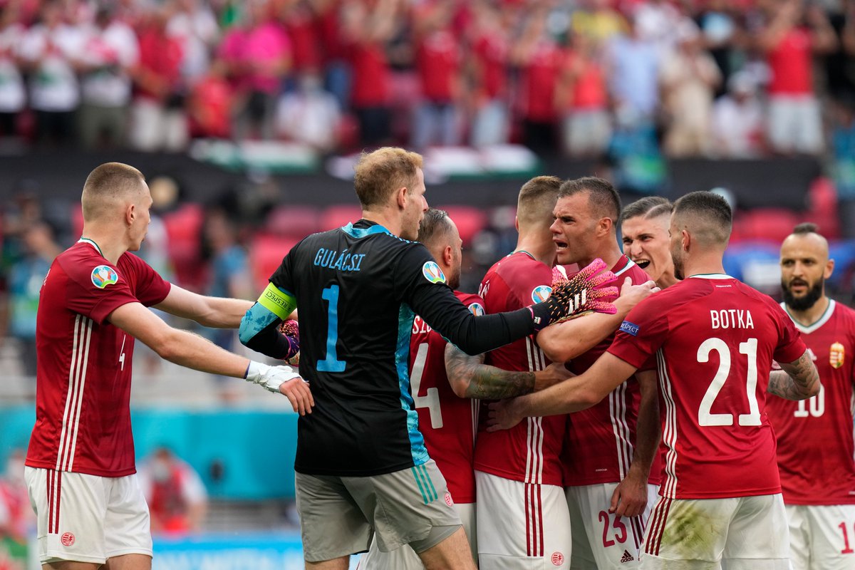 UEFAEURO's tweet photo. 🇭🇺 Enjoy that? 😀

#EURO2020 https://t.co/DugEkq7AlD