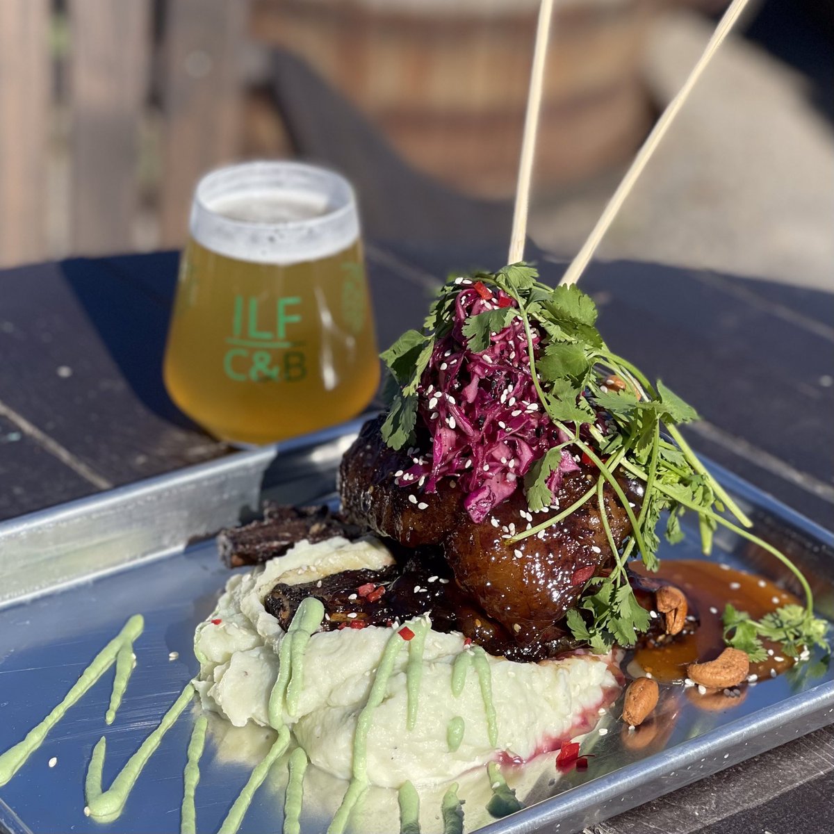 IndLadderFarms's tweet photo. June 19-20! #FathersDay
Smoked Double #Beef Ribahawk
Pairing:Mandal Weather #IPA
#518eats #518foodies #ribs #capitalregion #capitaldistrict #altamontny #voorheesville #farmtotable #wasabimashedpotatoes #biergarten #cookout #fathersday #fathersdaydinner #weekendcookout https://t.co/r6oNpYpp60