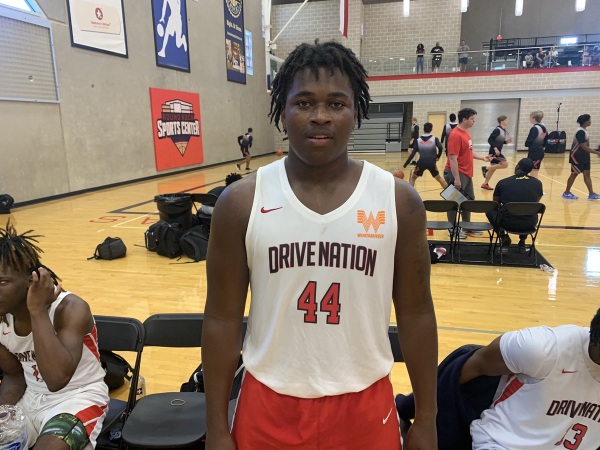 TexasHoopsGASO's tweet photo. #GASO @carterdagoat2 was too much for Team Temple to handle, powering in 21 points to help Drive Nation-Killeen wrap up a first round win https://t.co/VnwDyWQffW
