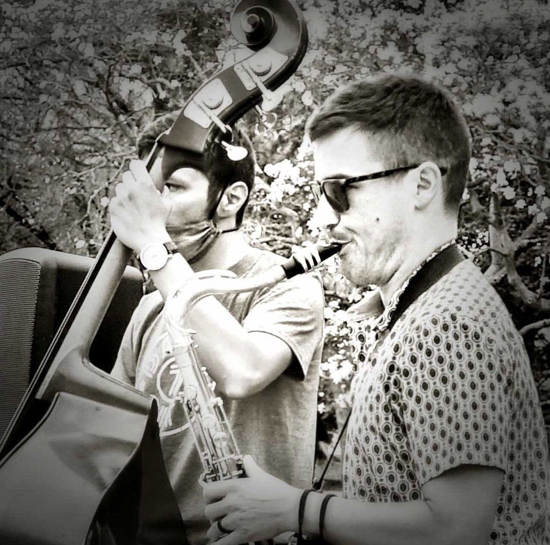 Today Mike Cemprola and his trio will be appearing at #LincolnPark from 2-4pm! Come out and enjoy some jazz today and every Saturday at Lincoln 😎🎷👌🏽✌🏽#jazzmobdc