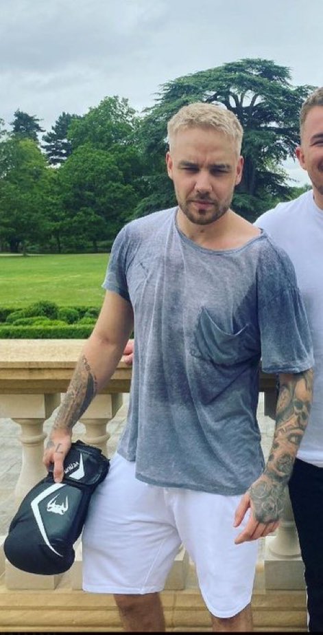 FLICKERFORYOU93's tweet photo. Skksksksjdj https://t.co/KNwqxuAG31